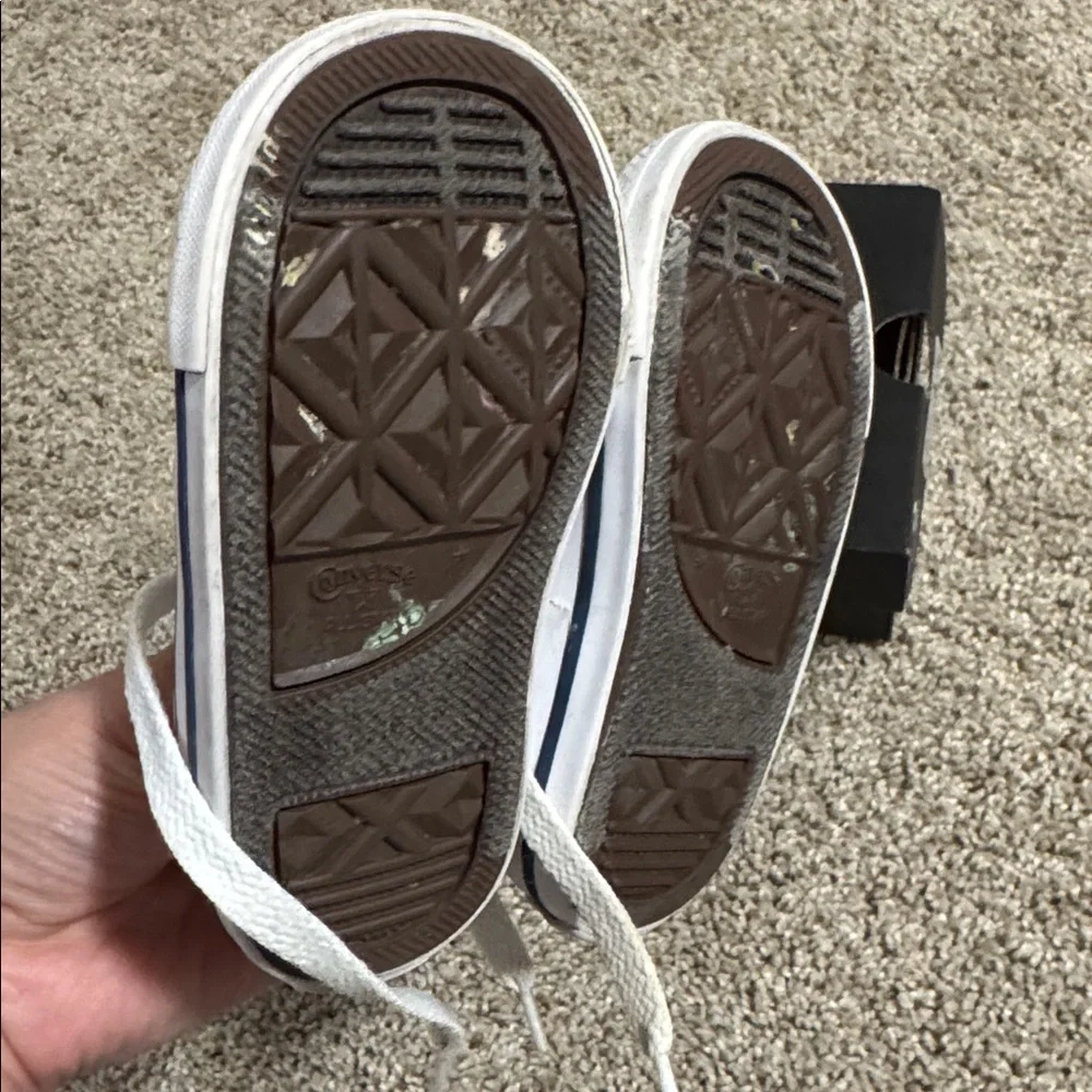 Size 5 Toddler Girl’s White Low Top Converse Shoes with Box